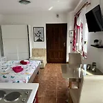 Διαμέρισμα Near Petrcane - Quiet & - Unit 2